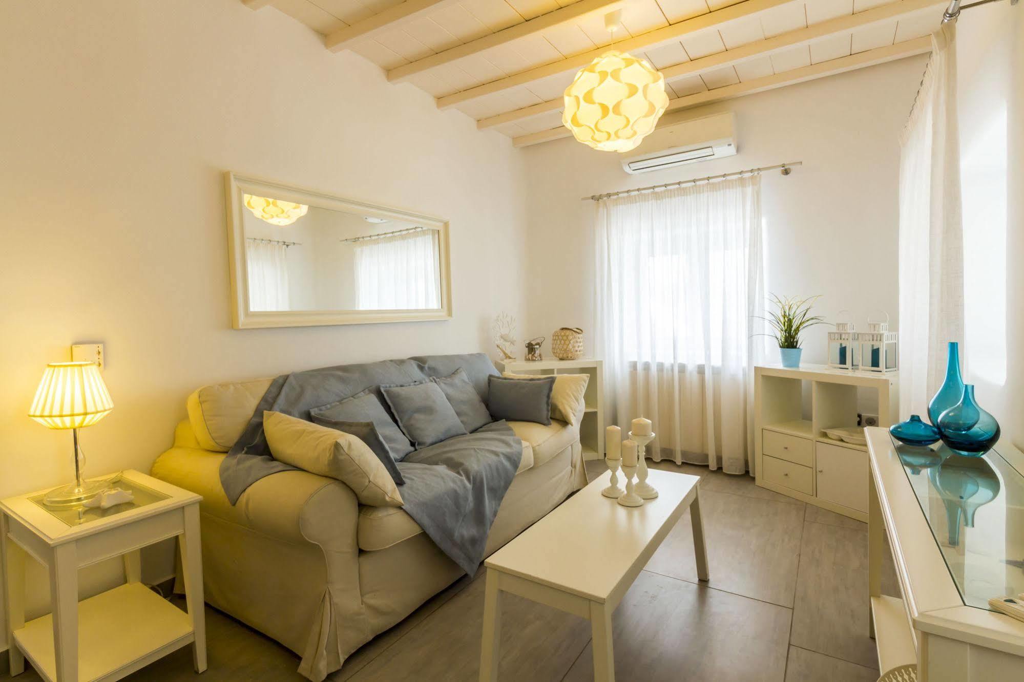 Lavish Suites Agios Ioannis Diakoftis Buitenkant foto