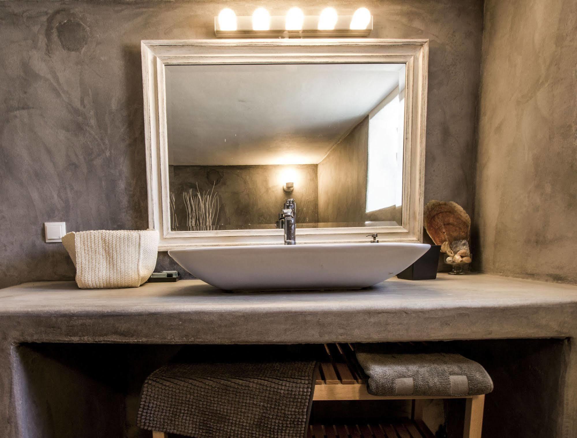 Lavish Suites Agios Ioannis Diakoftis Buitenkant foto